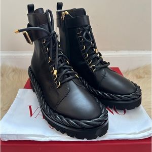 NWT 💯% Auth Valentino Garavani Rope Lace Up Leather Combat Boot 40